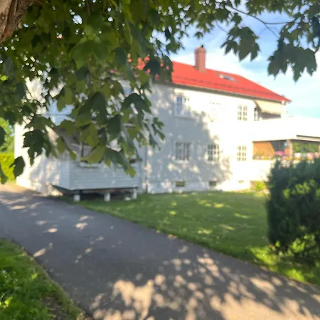アパート Stor Og Lys Med Sentral Beliggenhet Og Gratis Parkering *