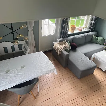 Stor Og Lys Med Sentral Beliggenhet Og Gratis Parkering アパート *
