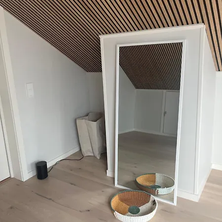 Stor Og Lys Med Sentral Beliggenhet Og Gratis Parkering アパート テンスベル