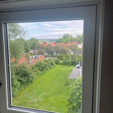 アパート Stor Og Lys Med Sentral Beliggenhet Og Gratis Parkering *